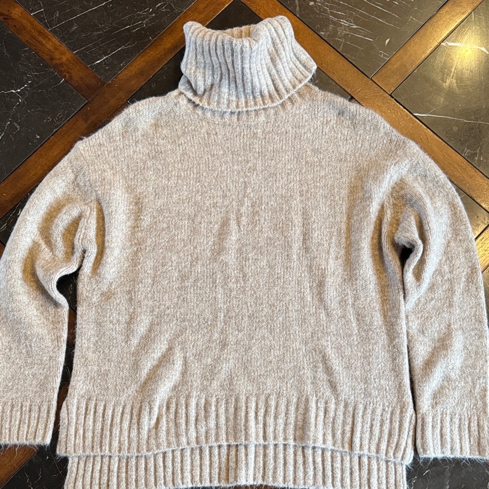 Vici Light Gray Turtleneck Sweater